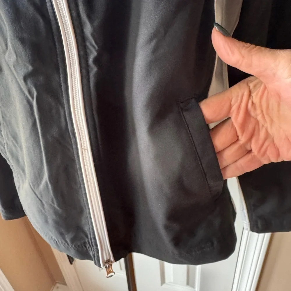Nike Fit Dry Women's Black and White Utility Jacket